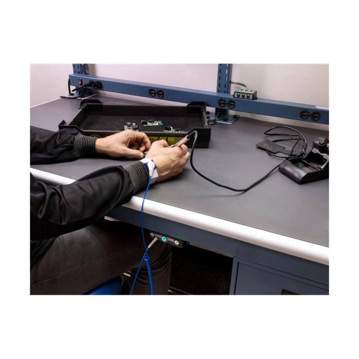 Dual Operator Monitor, North America - Image 4